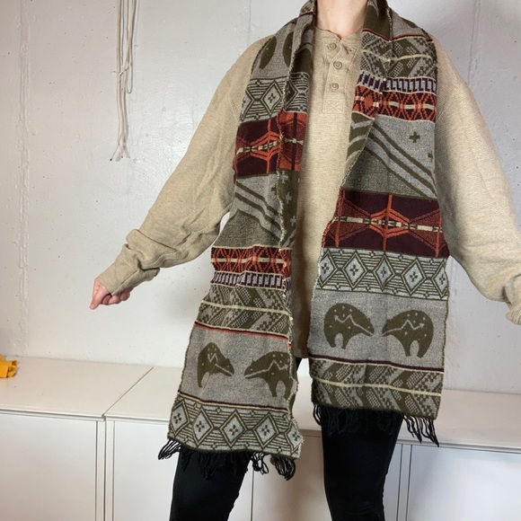 Tribal Bear Knit Funky Scarf - Picture 4 of 6